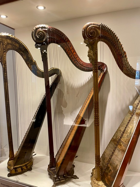 Muzeum Instrumentów Muzycznych w Poznaniu - harfy