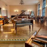 Muzeum Instrumentów Muzycznych w Poznaniu - sala z fortepianami